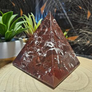 Imperial Core – Pyramída životnej sily (Červený onyx pyramída 12 cm)