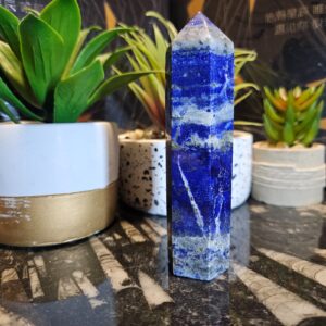 Imperial Lapis Tower – Celestial Beacon (Obelisk z lapisu lazuli, 10,5 cm, 139 g)