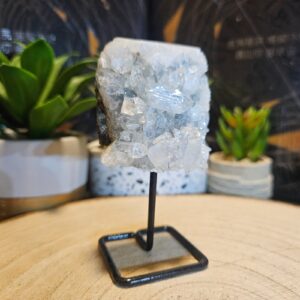 Imperial Apofylit – Kryštál svetla na stojane (Prírodný surový Apofylit – estetický minerál na čiernom kovovom stojane)#1