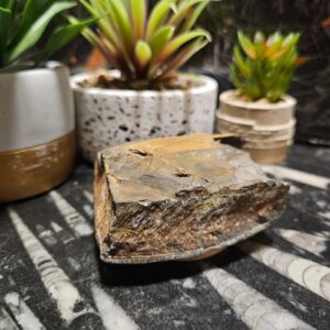 Imperial Tiger’s Eye – Monolit odvahy (Raw Edition) (Prírodný surový minerál Tigrie oko, 8 cm, 273 g)