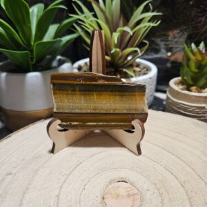 Imperial Tiger’s Eye – Zrkadlo odvahy (Prírodný brúsený minerál Tigrie oko – plátok, 7x4 cm, 65 g)