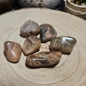 Kalich Intuície – Voľne brúsený Mesačný kameň (3-5 cm)