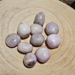 Imperial Seraphic Stone – Anjelský dotyk (Kunzit tromlovaný kameň 2-2,5 cm)