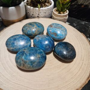 Kotva Duše – Veľký Hladený Modrý Apatit (5-6 cm)