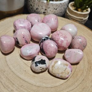 RODOCHROZIT – DRAHOKAMY BEZPODMIENEČNEJ LÁSKY A VNÚTORNÉHO UZDRAVENIA