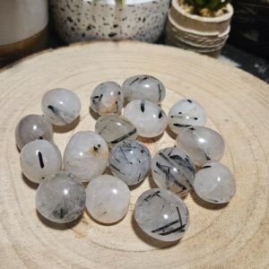 Imperial Frost & Shadow – Rovnováha ľadu a tieňa (Turmalínový kremeň 2-3 cm)