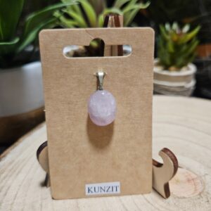 Imperial Celestial Beam – Nebeský lúč (Prívesok z prírodného kunzitu - nugget/ovál 1,5–2,5 cm)