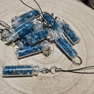 Miniatúrny Manifestátor Snov – Fľaštičkové Modré Apatitové Čipsy (3,5 cm)