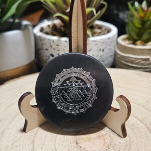 Šungitový disk so striebornou Sri Yantrou (50 mm)