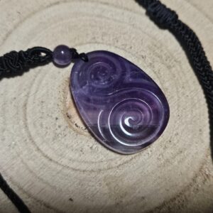 PRÍVESOK S MAORSKÝM VZOROM Z AMETYSTU