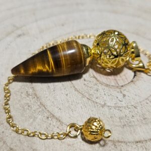 Imperial Oracle Point – Zlaté kyvadlo pravdy (Prírodný minerál Tigrie oko v tvare kužeľa so zlatým kovaním, 1,5x6 cm)