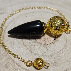 Imperial Obsidiánový Zlatý Kužeľ – Kyvadlo slnečnej noci (Prírodný čierny obsidián s ozdobnou zlatou guľou a reťazou, rozmer 1,5 x 6 cm)
