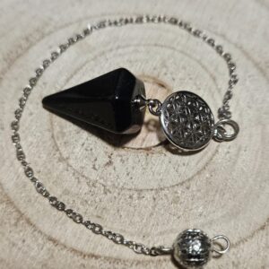 Imperial Obsidiánový Kvet života – Kyvadlo posvätnej geometrie (Prírodný čierny obsidián, šesťboký výbrus so symbolom Kvetu života, rozmer 1,5 x 2,5 cm)