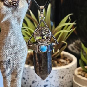 Imperial Tree of Vitality – Špička života (Prírodný minerál Tigrie oko – brúsený hrot s kovovým zdobením „Strom života“, 3x5,5 cm)