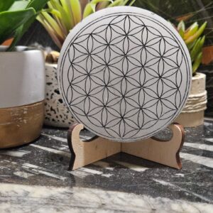 Imperial Selenite Charging Plate – Matrix of Creation (Selenitový kotúč s čiernym Kvetom života)