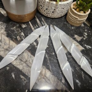 Imperial Selenite Spiral Wand – Nebeský vír (Selenitová tyčinka špirálová)