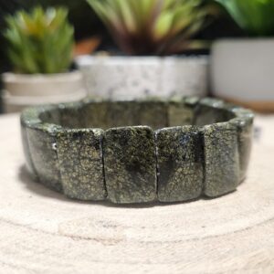 Imperial Serpentine Block – Náramok sily a rovnováhy (Prírodný Serpentín – náramok z korálok v tvare obdĺžnika na pružnej gumičke, 17,5x12 mm)