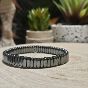 Oceľový Štít Sily – Hematitový Náramok - Zaoblený Obdĺžnik (8.5x3 mm)