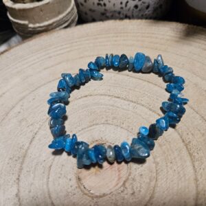 Modrá Niť Inšpirácie – Apatitový Štiepaný Náramok (16-18 cm)