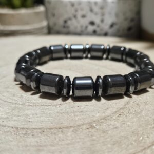 Elegantné Zameranie – Guľatý Magnetický Hematitový Náramok (⌀7 mm)