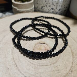 Imperial Spark – Svetlo čierneho diamantu (Fazetovaný náramok z onyxu 4 mm)