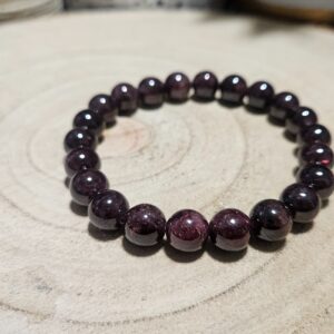 Plameň odvahy – Náramok z granátových korálok (8 mm)