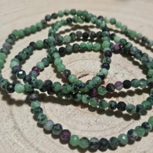 Imperial Ruby Spark – Rubínový záblesk (Fasétovaný náramok z rubínu v zoizite, 16-18 cm)