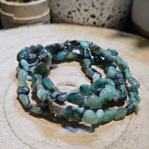 Imperial Emerald Pulse – Smaragdový impulz (Náramok zo sekaného smaragdu, 16-18 cm)