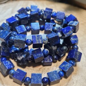 Imperial Lapis Cube – Structured Wisdom (Náramok z lapisu lazuli – kocky a guľôčky)