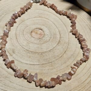 Žiarivé úlomky – Náhrdelník Mesačný kameň Adulár (45-48 cm)