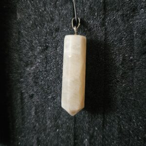 Špička svetla – Prívesok Mesačný kameň so šnúrkou (3,5 cm)