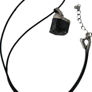 Imperial Night Shield – Štít nočného tieňa (Prívesok z čierneho turmalínu s nastaviteľným náhrdelníkom)