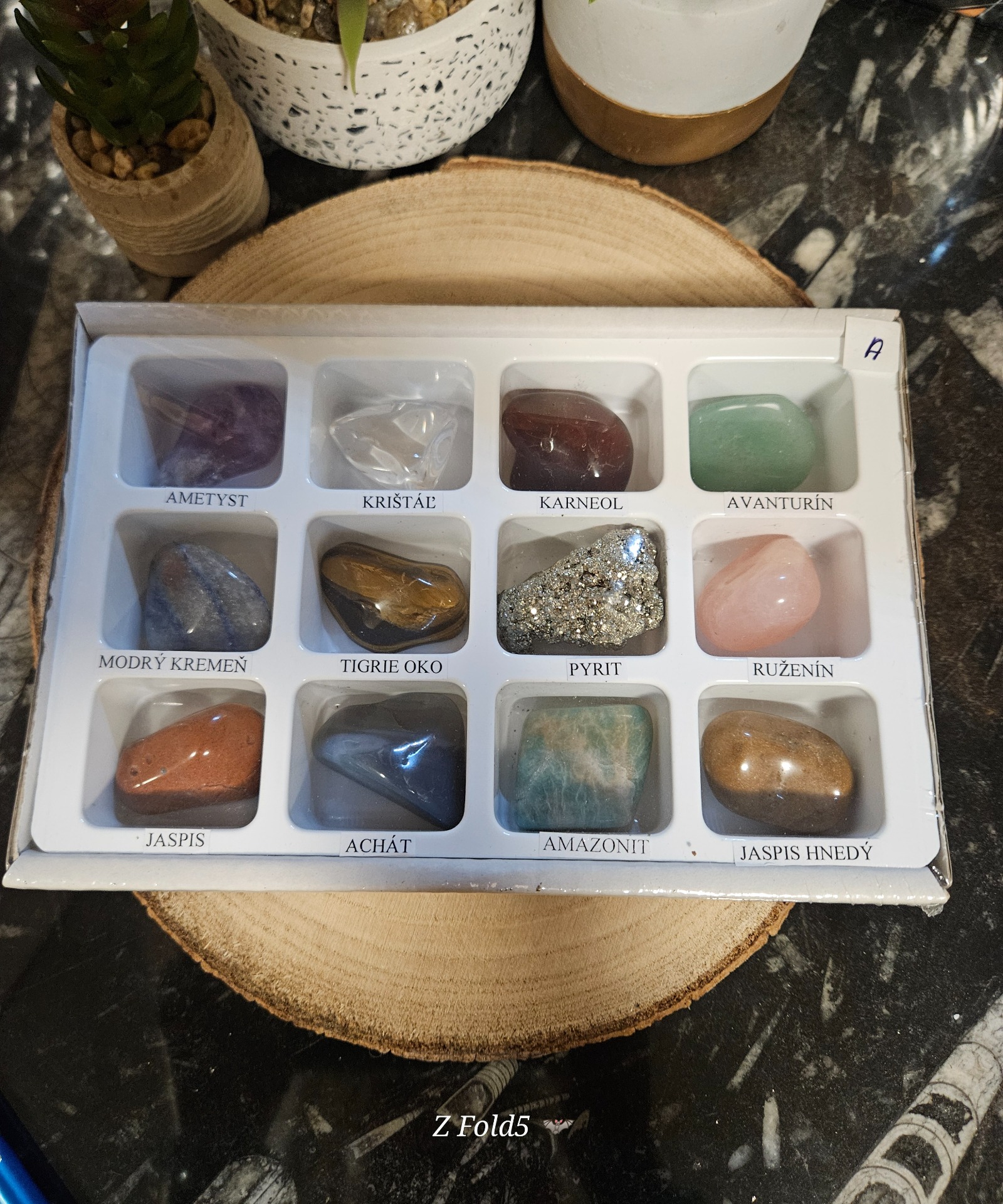 Imperial Mineral Mystery Box – 12 kúskov čistého prekvapenia