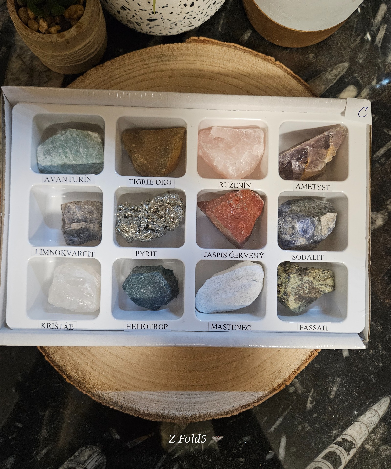 Imperial Mineral Mystery Box – 12 kúskov čistého prekvapenia - Image 3