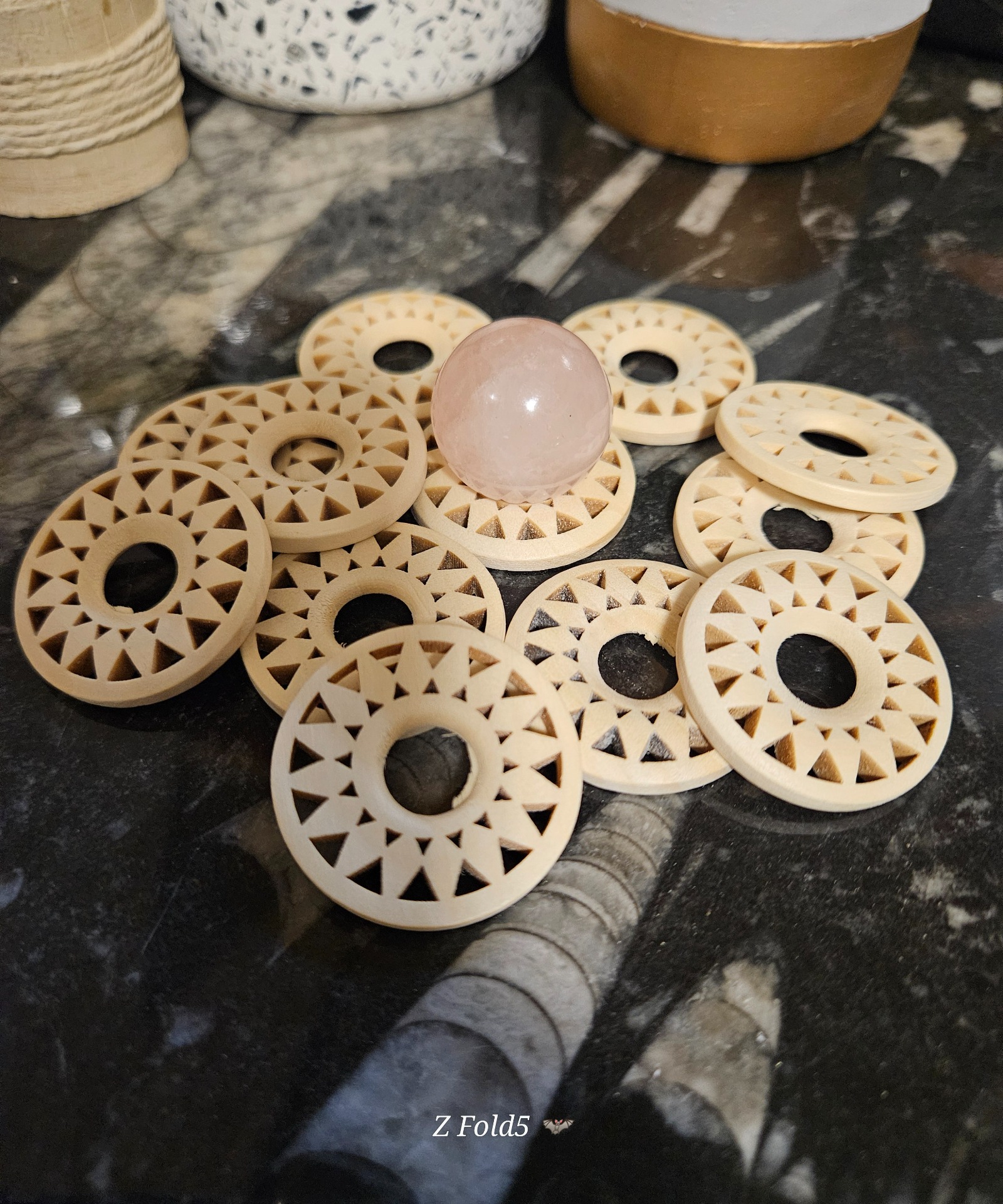 Imperial Wooden Sphere Stand - drevený stojan pod minerálnu guľu