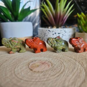 Imperial Onyx Elephant Small - ručne vyrezávaný sloník z pakistanského ónyxu pre šťastie