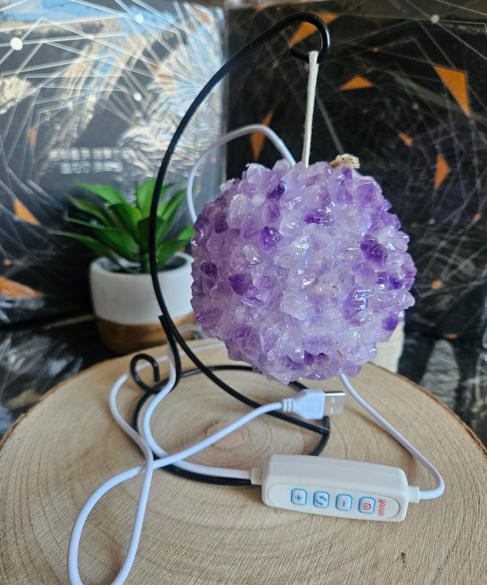 Imperial Amethyst Sphere - luxusná ametystová USB lampa v tvare gule s ovládačom