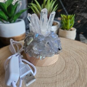 Imperial Labradorite Aura - mystická USB lampa z labradoritu a horského krištáľu