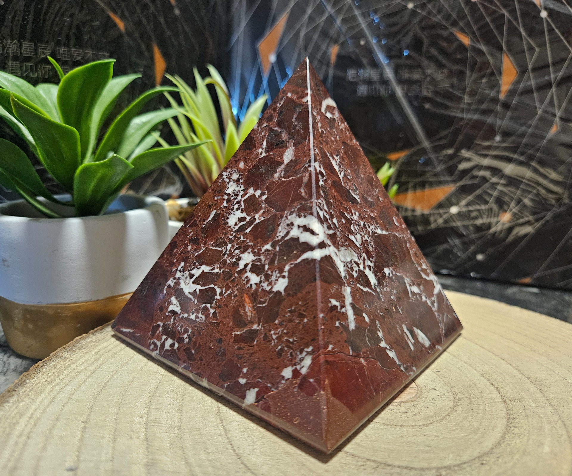 Imperial Core – Pyramída životnej sily (Červený onyx pyramída 12 cm)