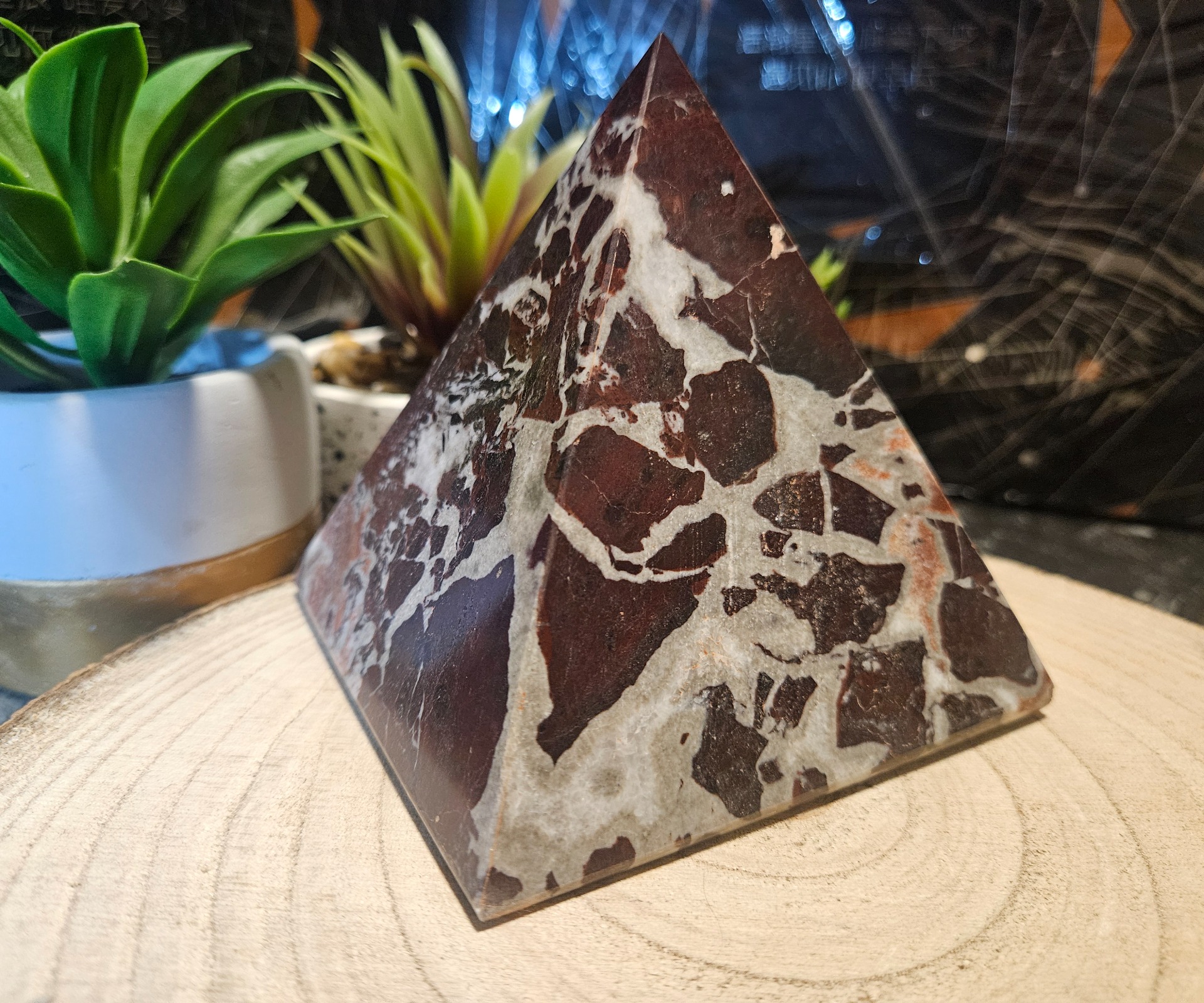 Imperial Core – Pyramída životnej sily (Červený onyx pyramída 12 cm) - Image 2