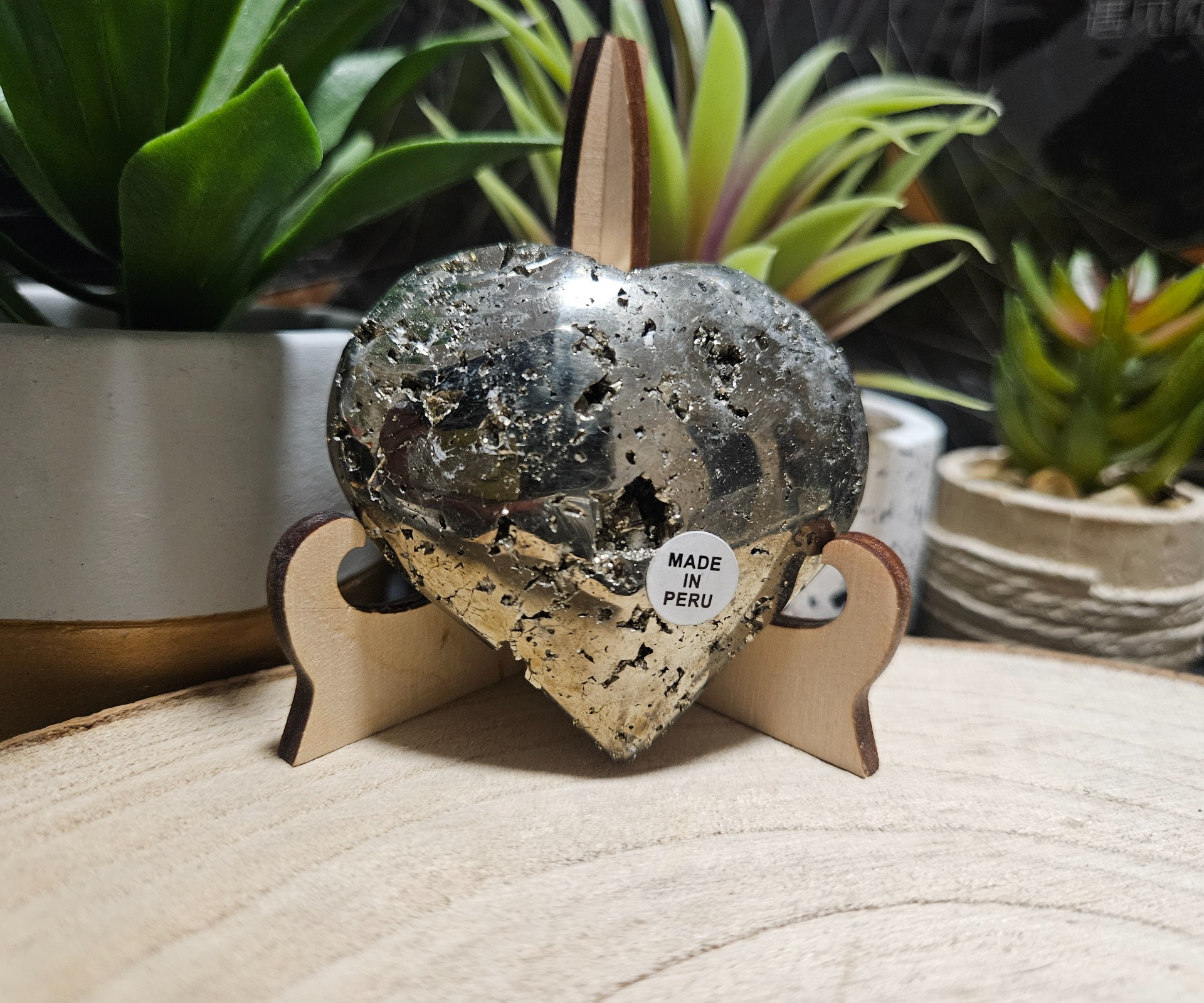 Imperial Golden Heart 189 masívne leštené pyritové srdce z Peru s prírodnými geódami 7cm