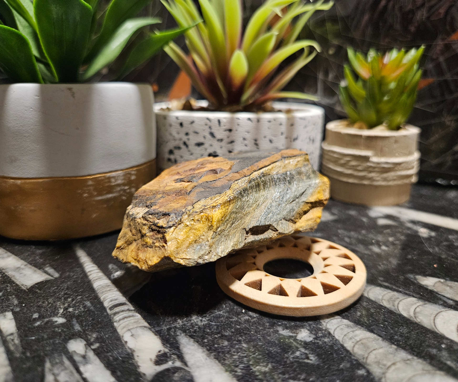 Imperial Tiger’s Eye – Lúč odvahy (Raw Edition) (Prírodný surový minerál Tigrie oko, 9 cm, 195 g)