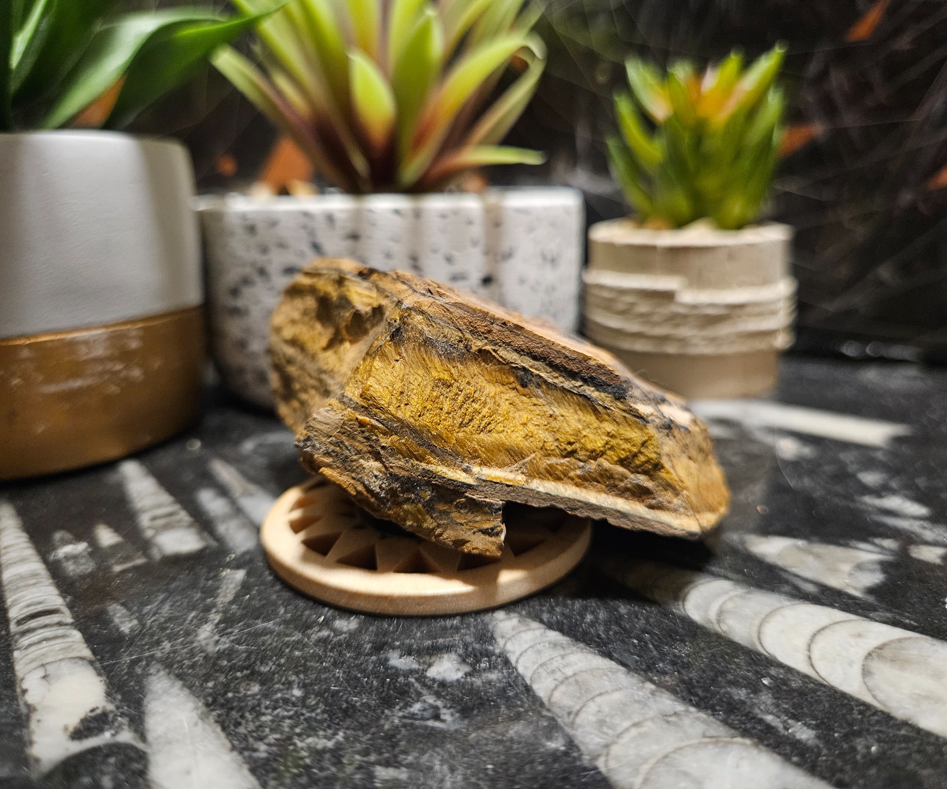 Imperial Tiger’s Eye – Lúč odvahy (Raw Edition) (Prírodný surový minerál Tigrie oko, 9 cm, 195 g) - Image 2