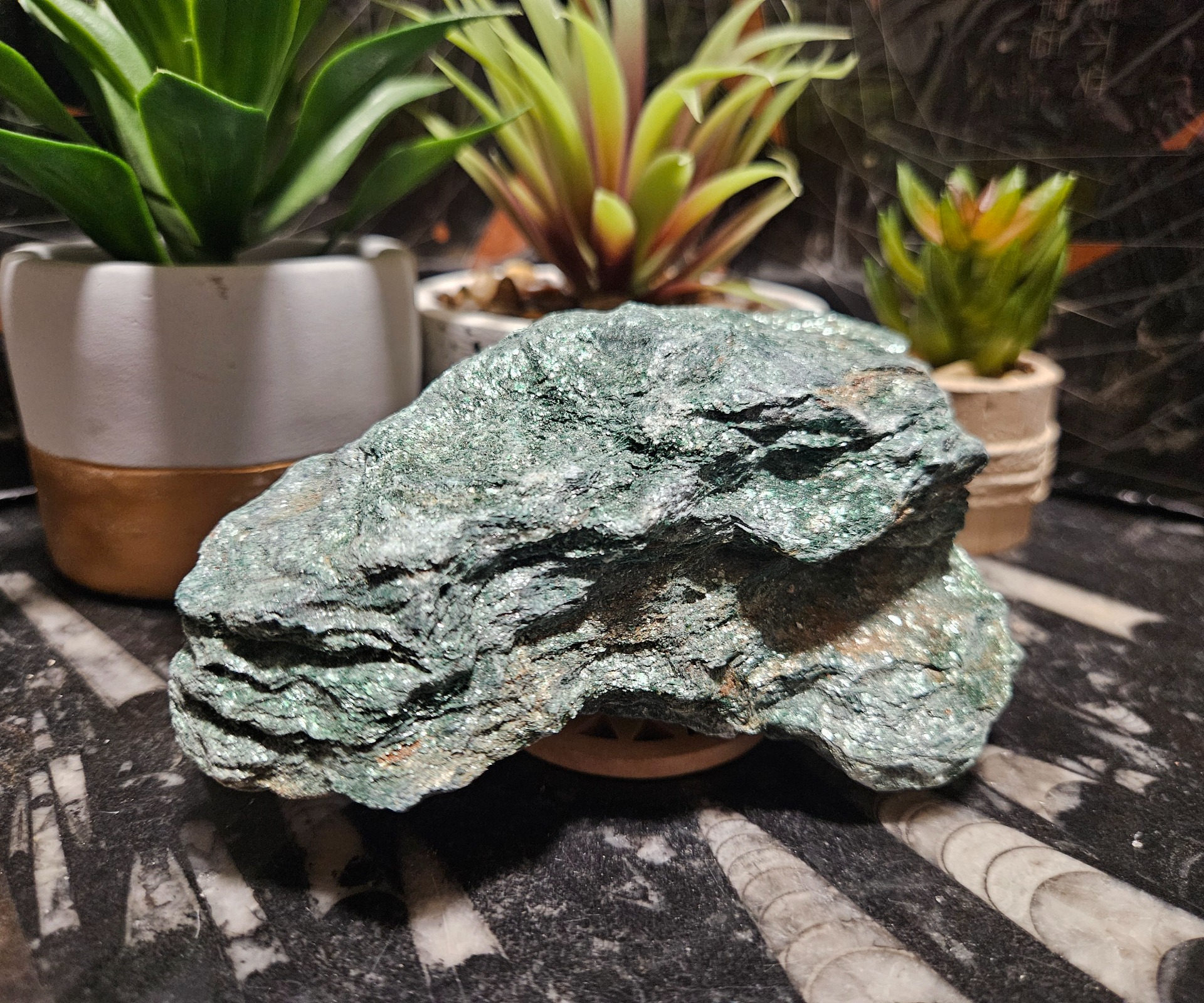 Imperial Green Muse 559 masívny surový fuchsit pre rituálnu mágiu a zdravie