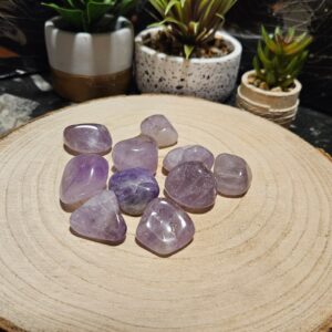 Imperial Amethyst Tumbled - Hladký fialový ametyst hmatka