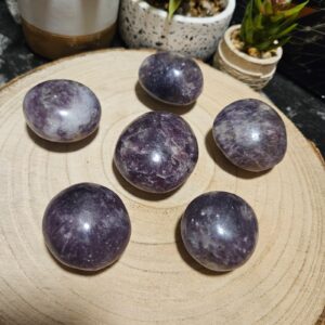 Imperial soul master lepidolit hladky kamen rucne opracovany mineral pokoj rovnovaha imperial-mineral