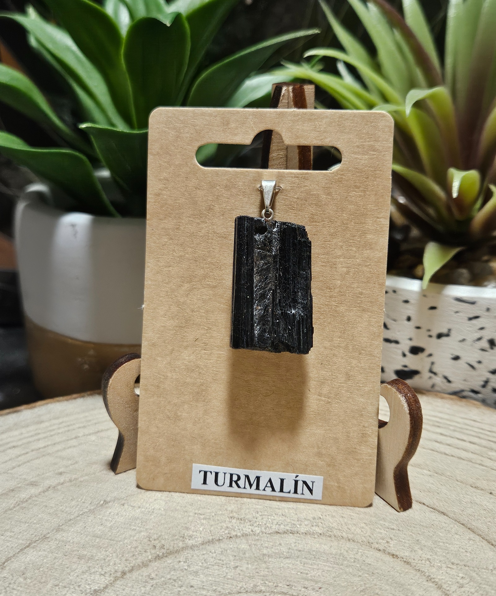 Imperial Nightfall – Prívesok noci (Surový čierny turmalín 2,5-4,5 cm)