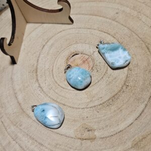 luxusny larimarovy privesok strieborny uchyt 925 prirodny larimar kamen atlantidy krcna cakra modra slza srdca vzacny drahokam imperial-mineral