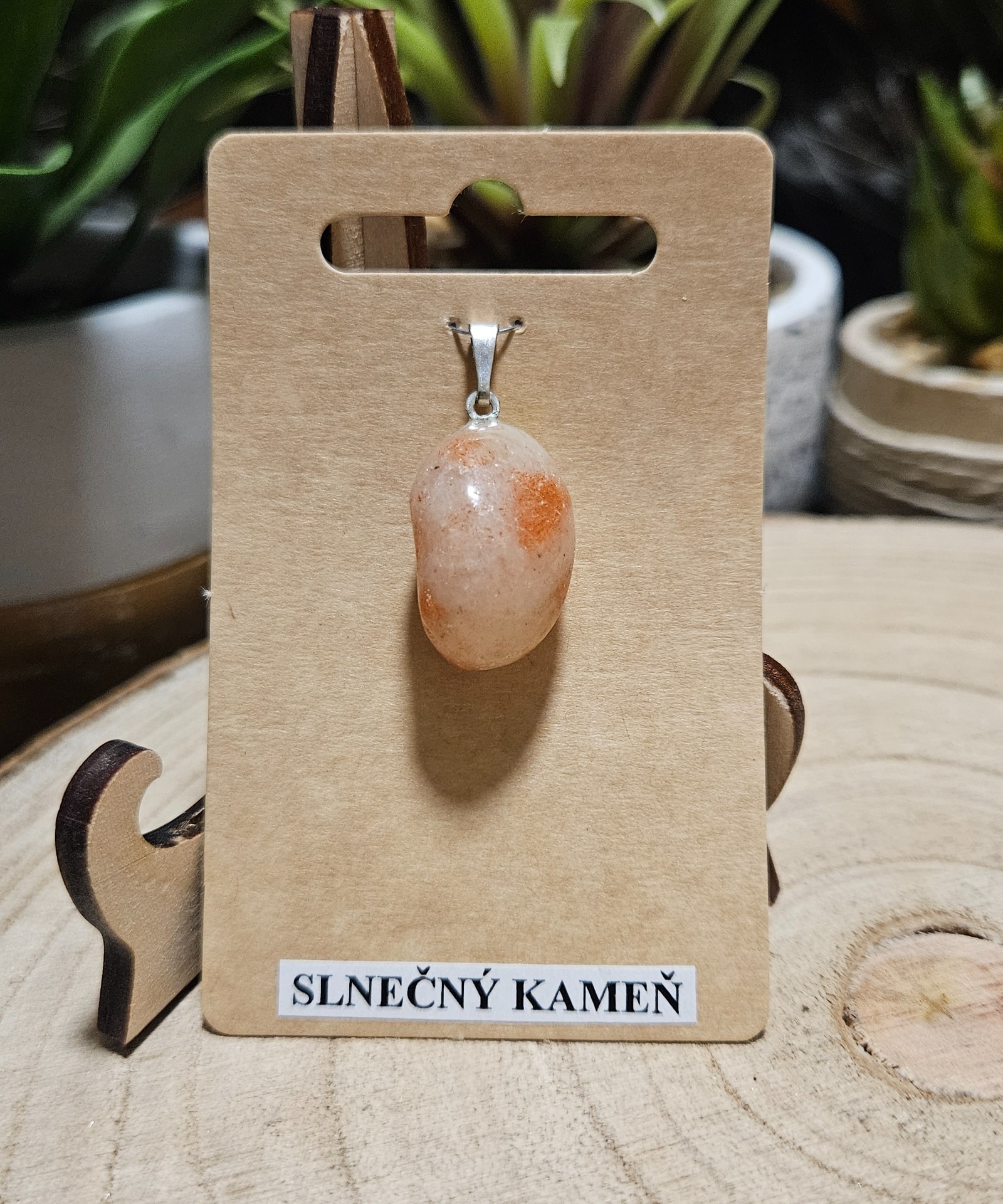 slnecny kamen privesok na krk kamen stastia oranzovy mineral talizman optimizmus solar plexus meditacia imperial-mineral