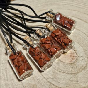 Imperial Red Jasper Shamanic Vial Pendant privesok cerveny jaspis vo flasticke kozeny remienok tromlovane kamienky mineraly rucna vyroba